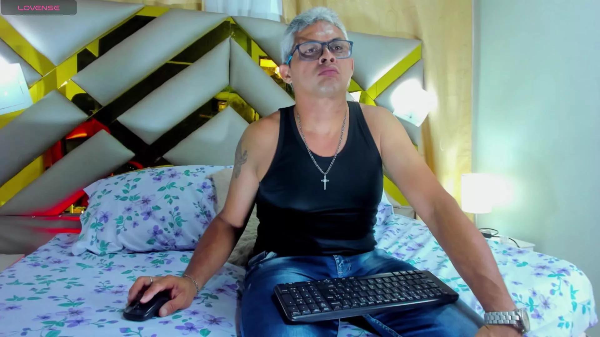 naomi_and_brack on Cam4 