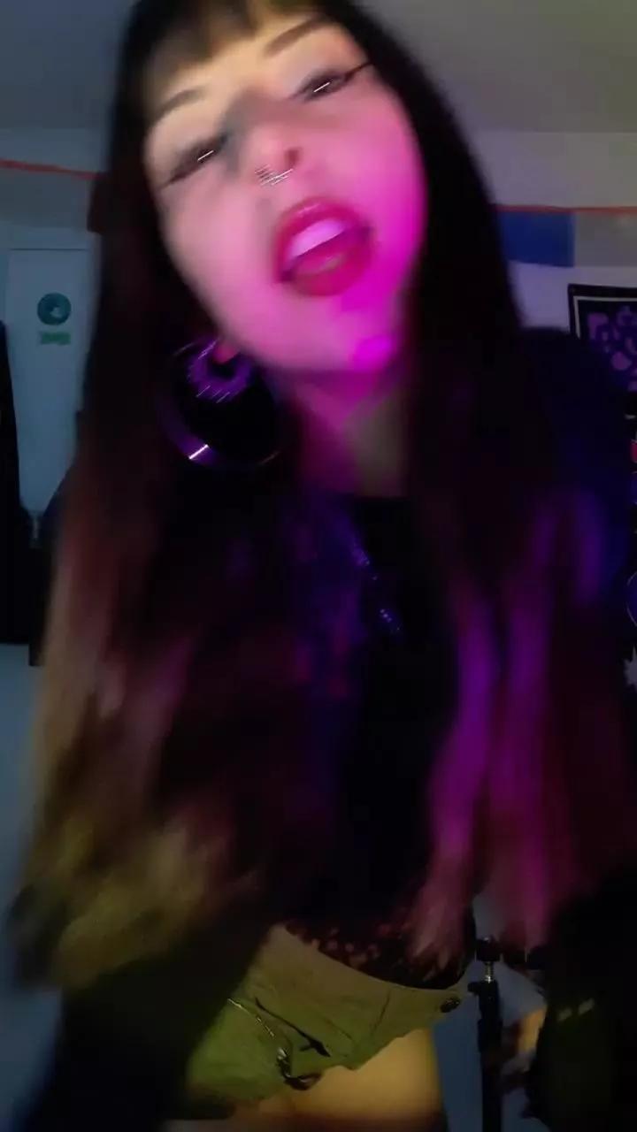 natigatitaa on Cam4 