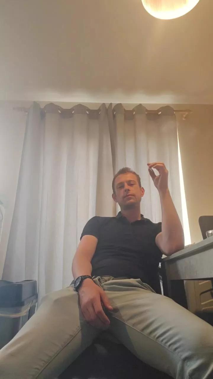 Naughtyvirgin22 on Cam4 