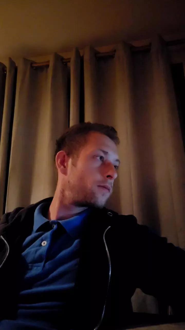 Naughtyvirgin22 on Cam4 