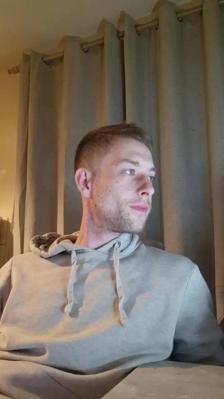 Naughtyvirgin22 on Cam4 