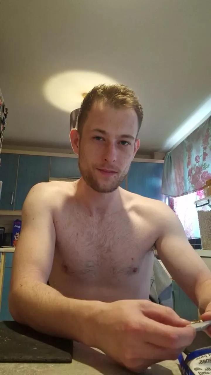 Naughtyvirgin22 on Cam4 