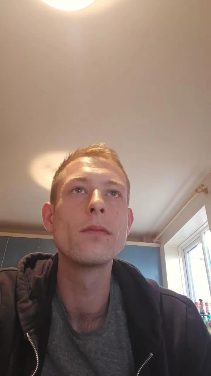 Naughtyvirgin22 on Cam4 