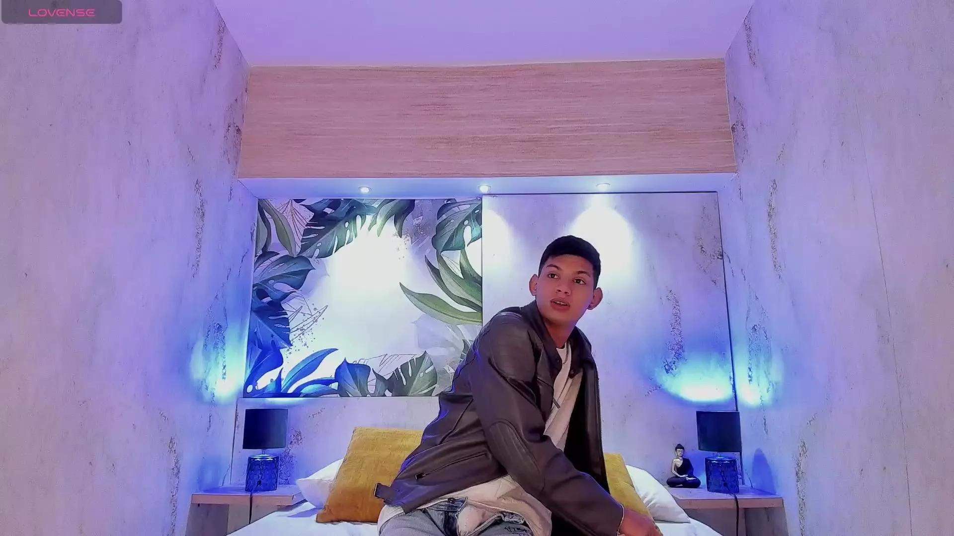 NICKY_MAXIMOF on Cam4 