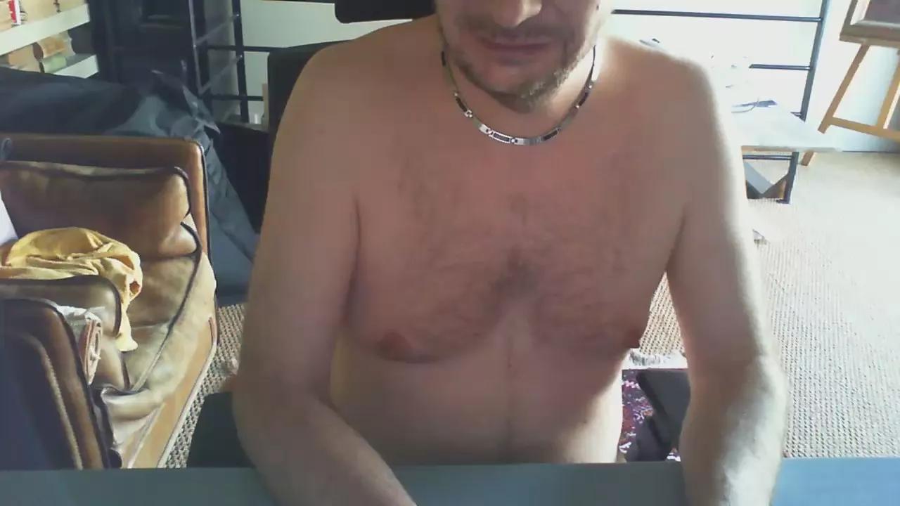 parisbtm92 on Cam4 