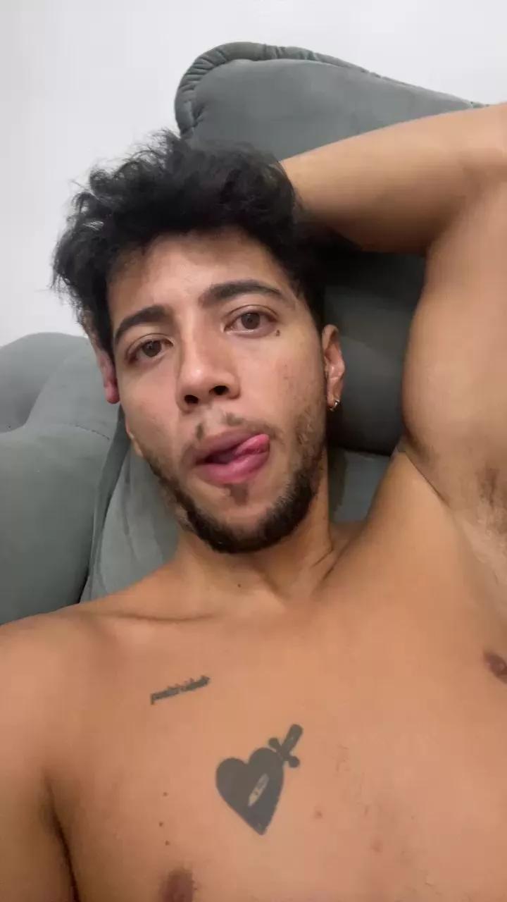 pedrozinhoo on Cam4 