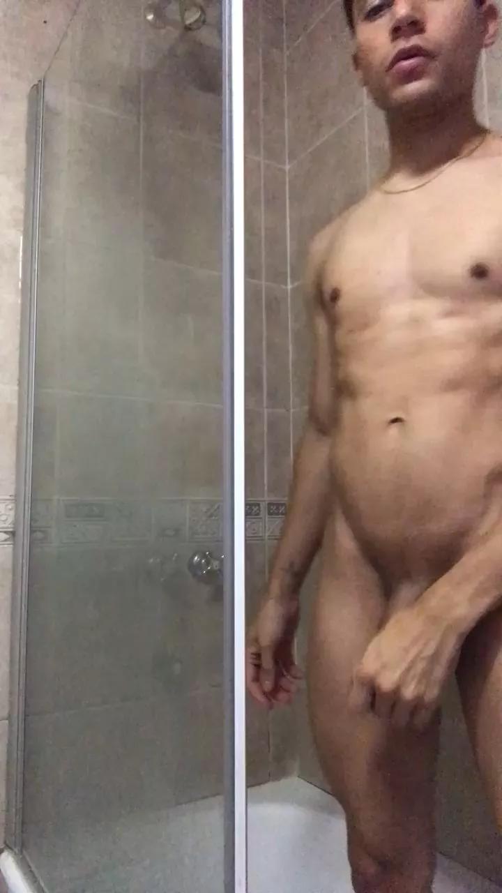 pequeboy_hot on Cam4 
