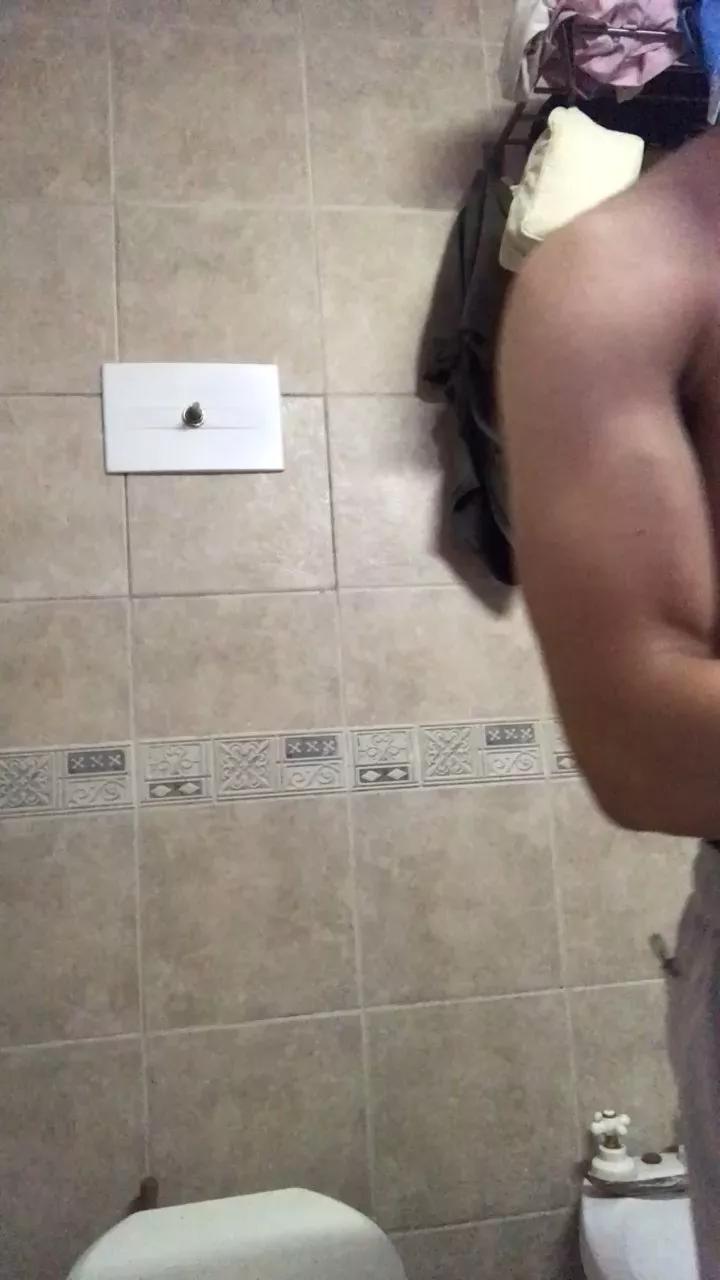 pequeboy_hot on Cam4 