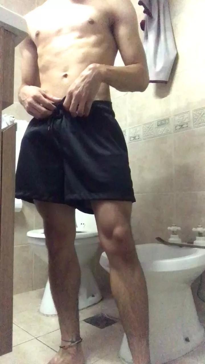 pequeboy_hot on Cam4 