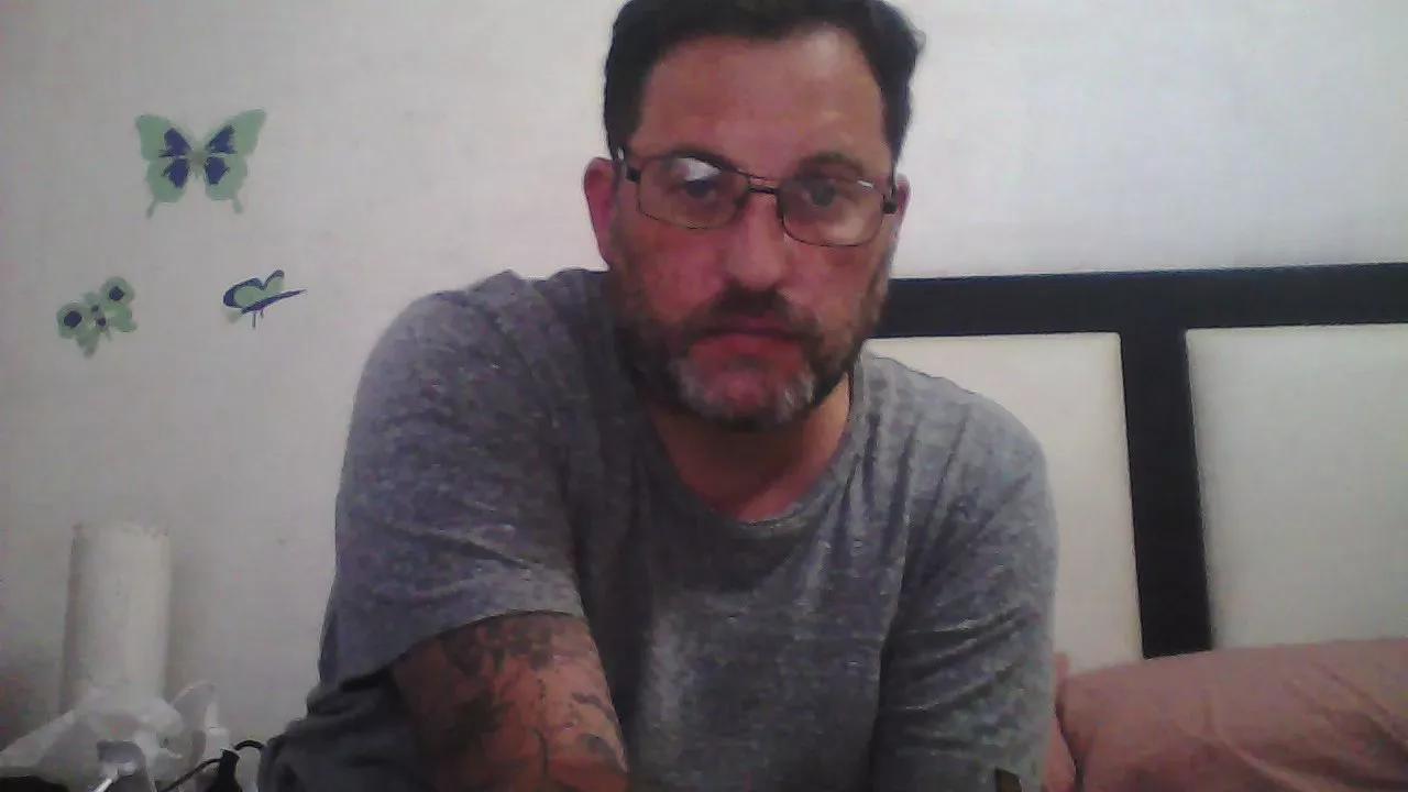 Reload_33 on Cam4 