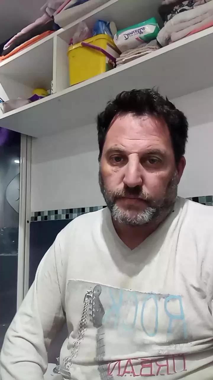 Reload_33 on Cam4 