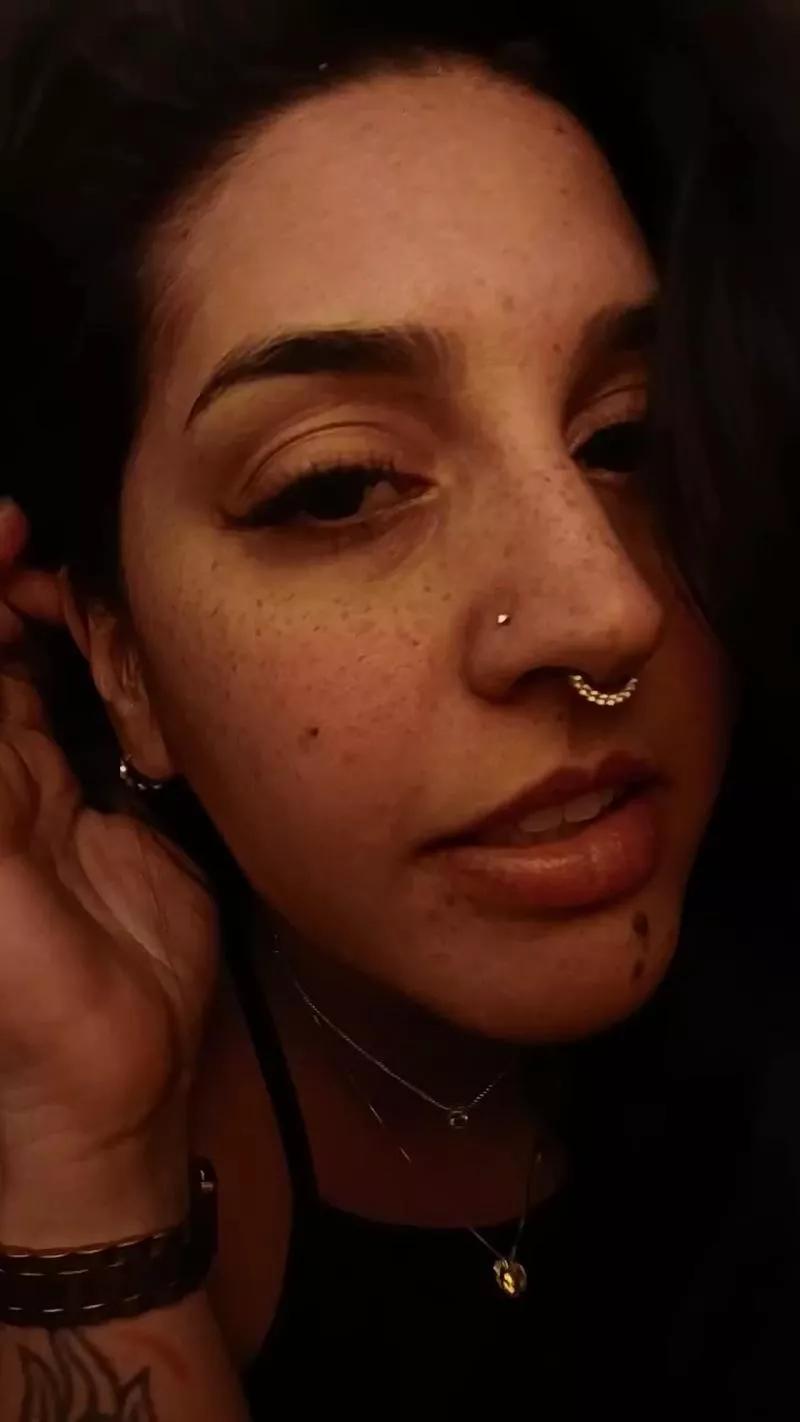 Rojitaa4 on Cam4 