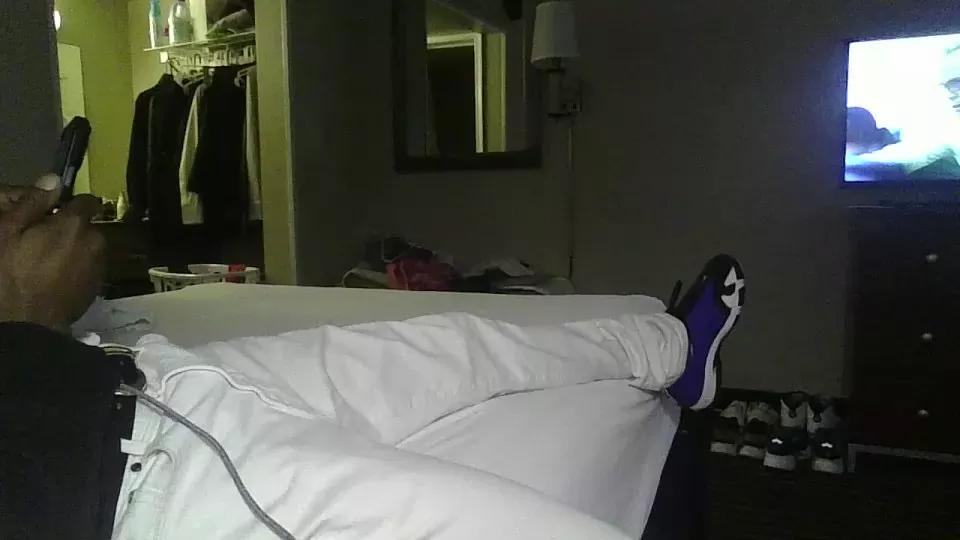 RonniePipeHer on Cam4 