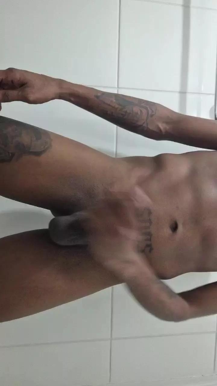 ShrDick69 on Cam4 