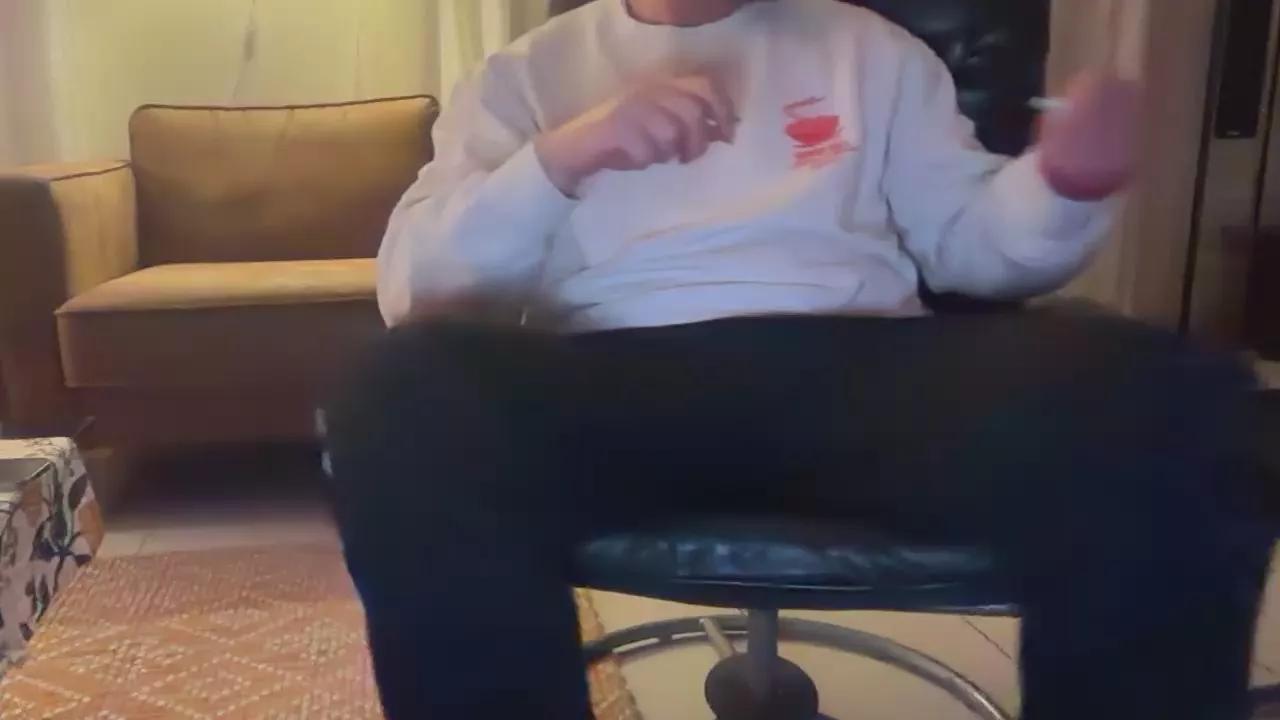 sk8_bong on Cam4 