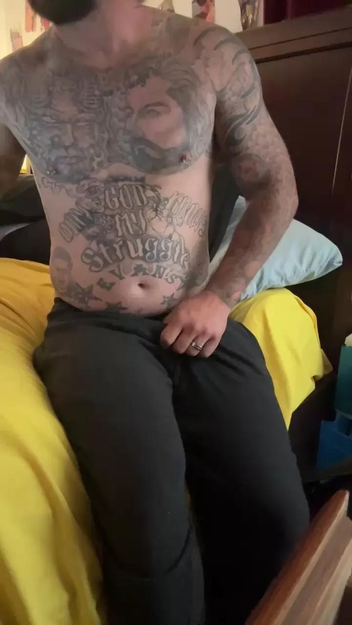Tattooedfreak24 on Cam4 