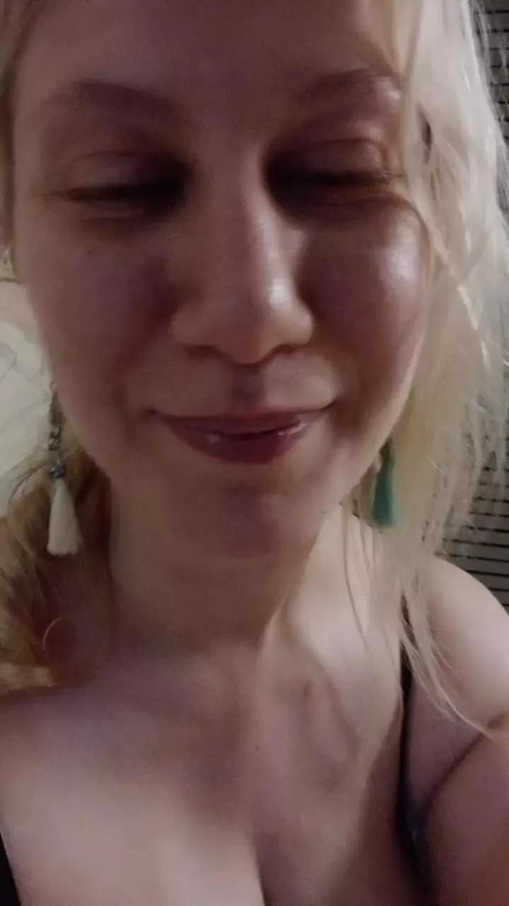 the_red_rose3 on Cam4 