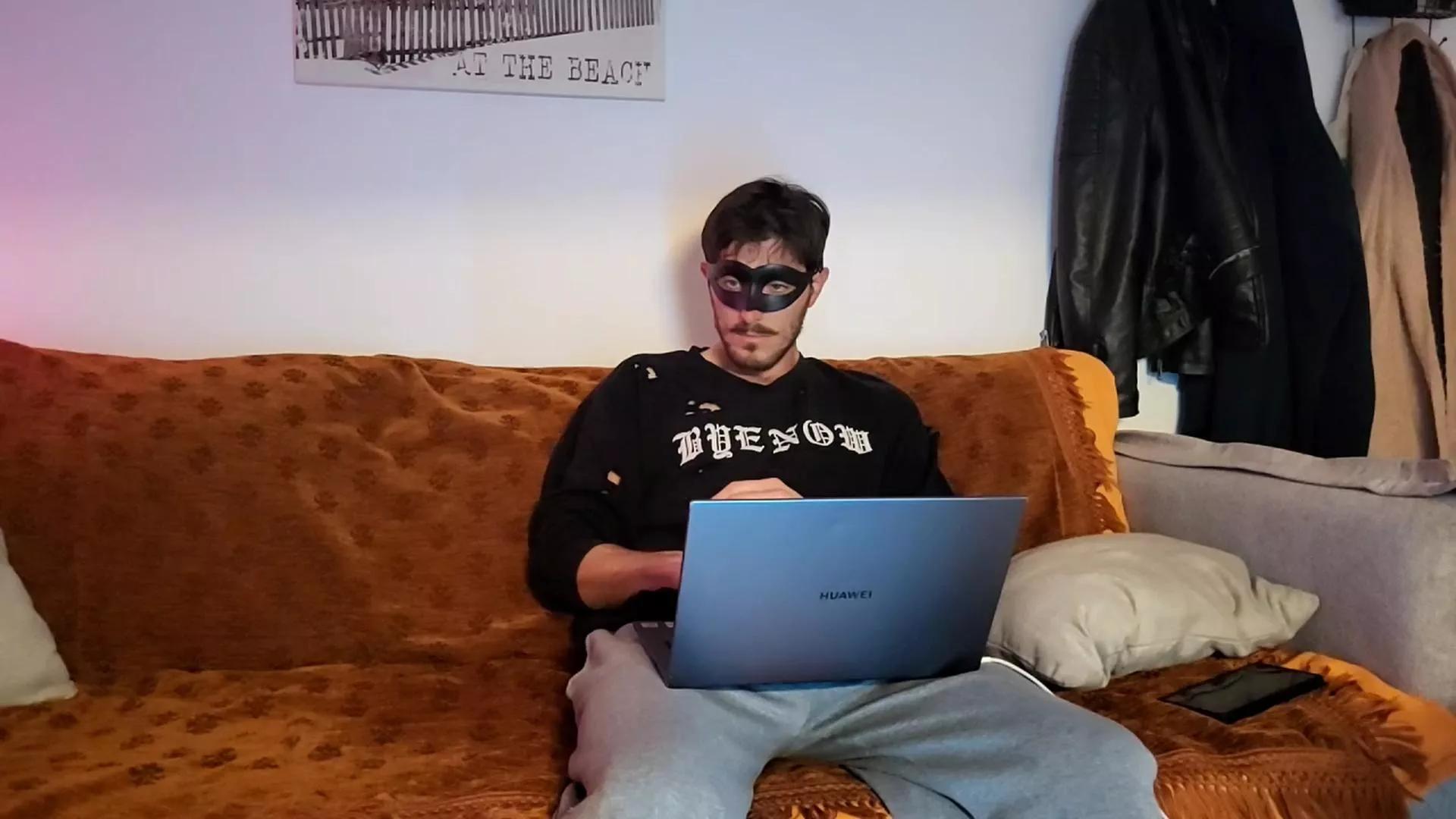 TheBigGreek93 on Cam4 