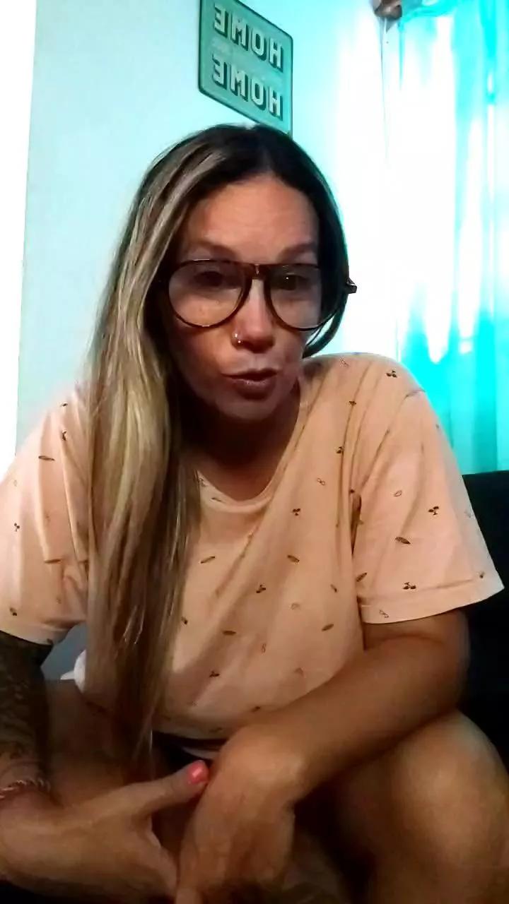 TheQueenMilf on Cam4 