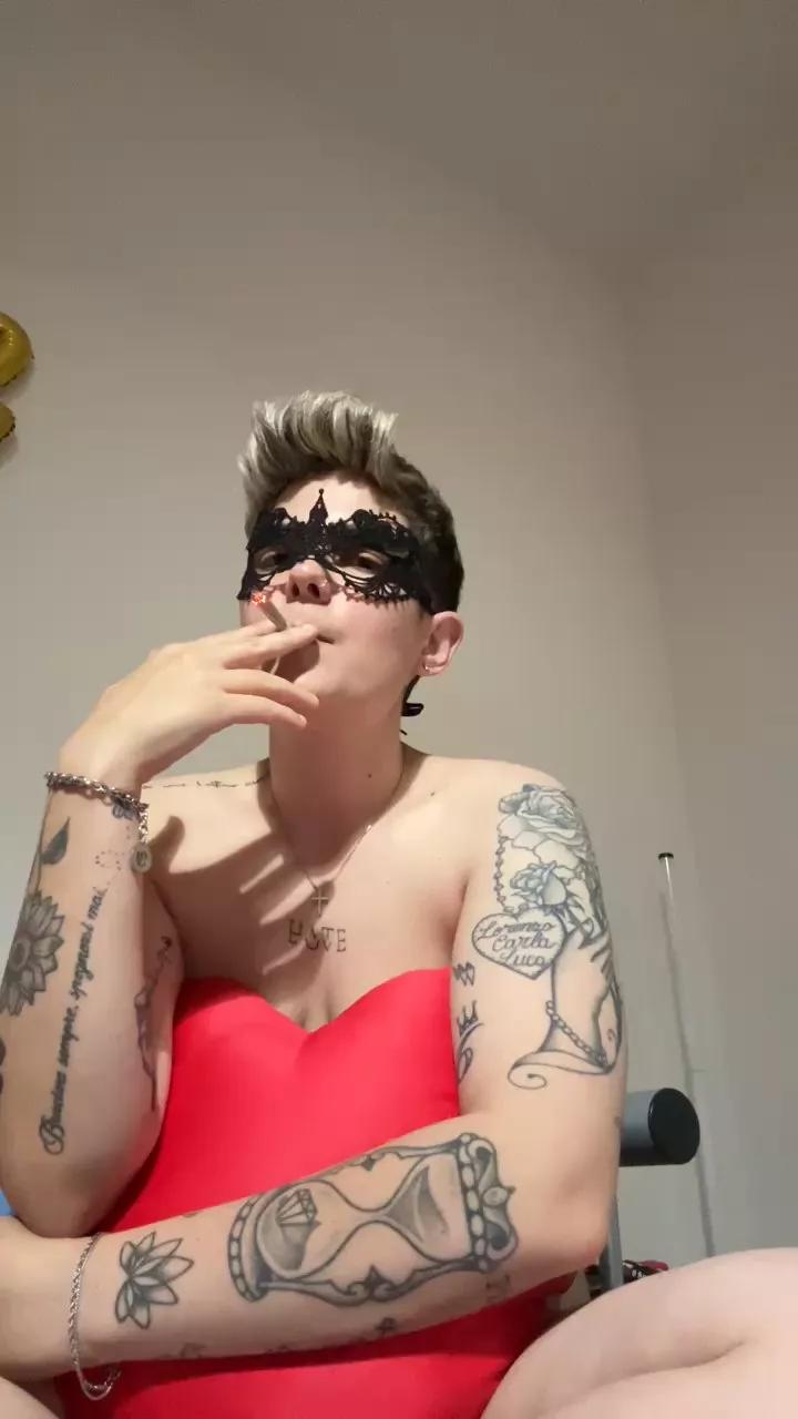 Tina1998 on Cam4 