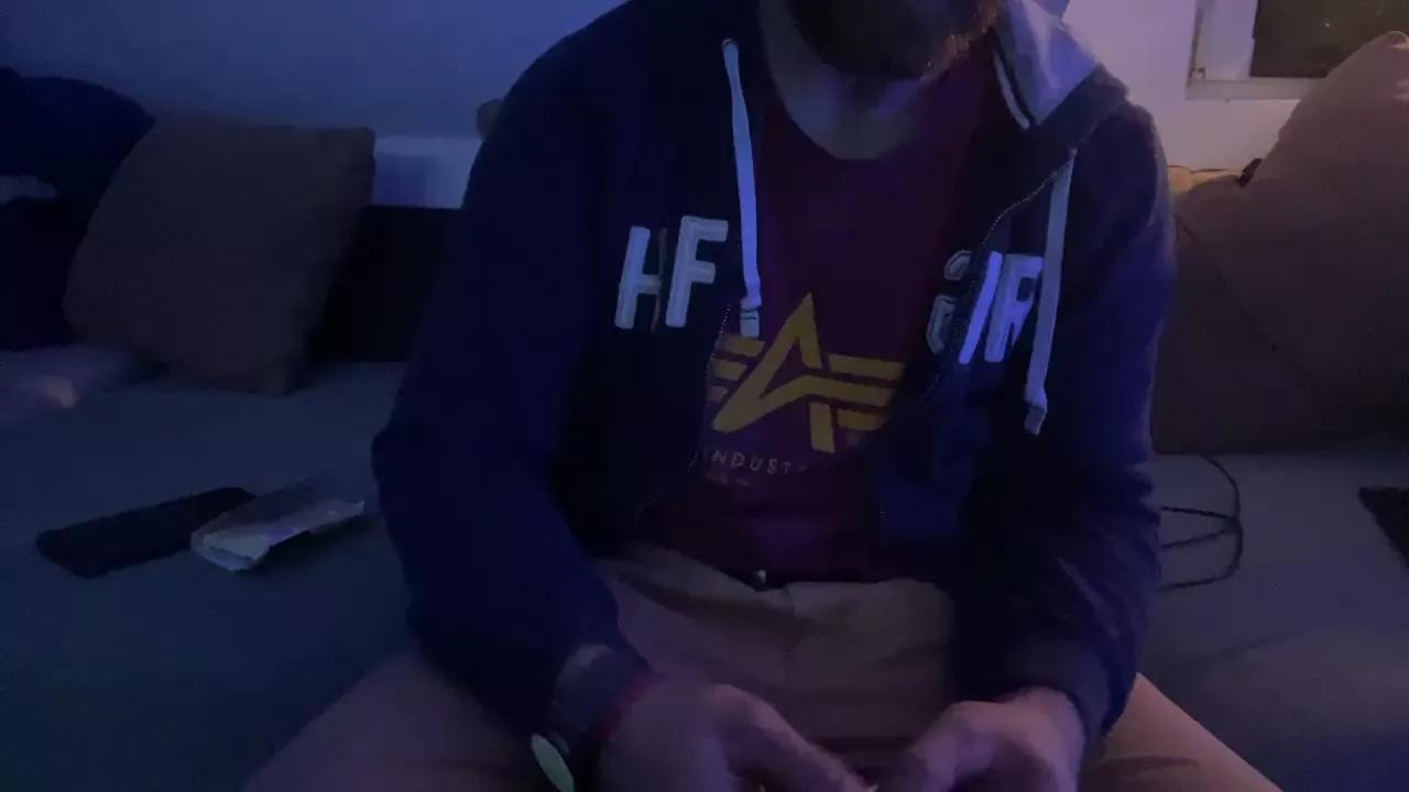 tobi332 on Cam4 