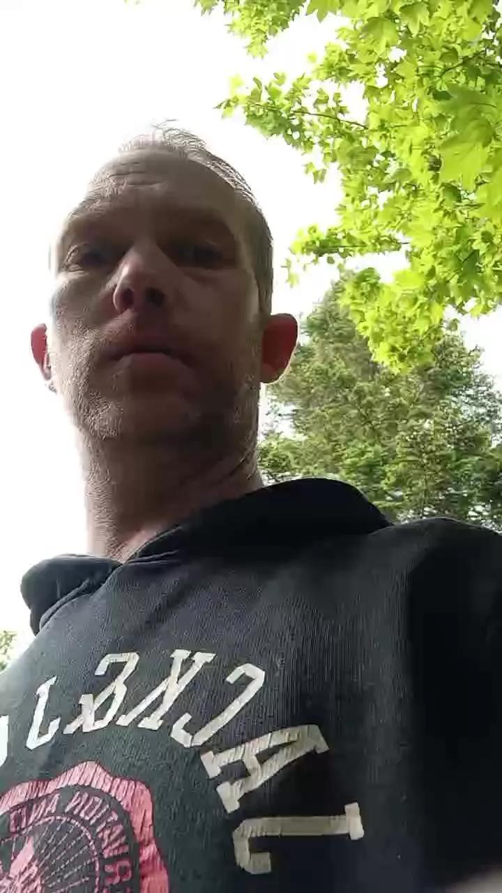 Trolls37 on Cam4 