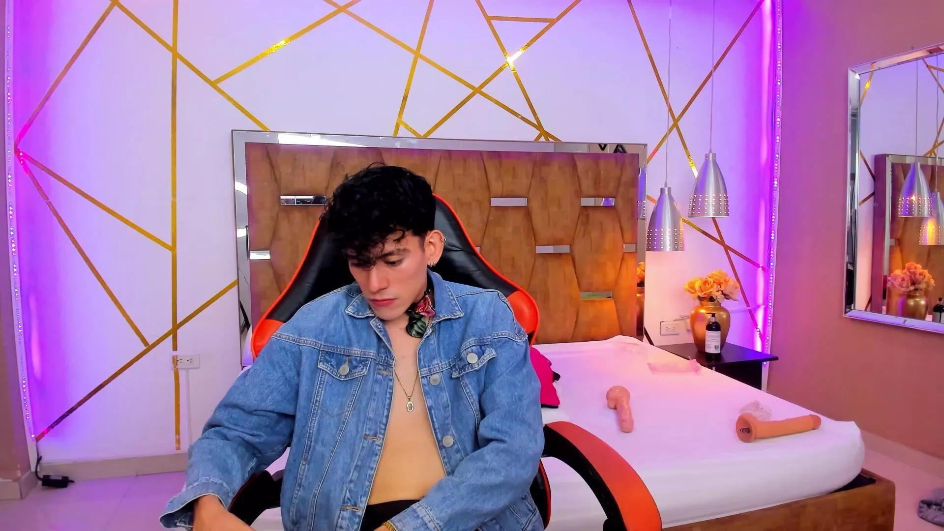 ValentinoMoreti on Cam4 