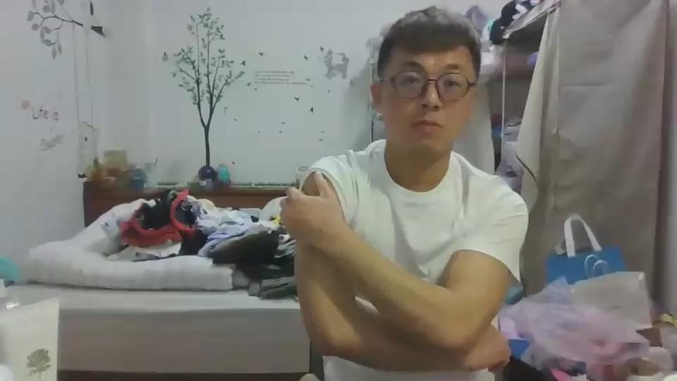 w2xist5 on Cam4 