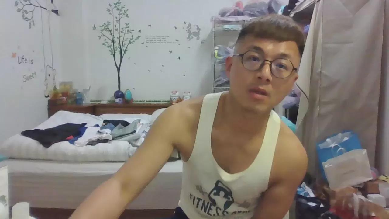 w2xist5 on Cam4 