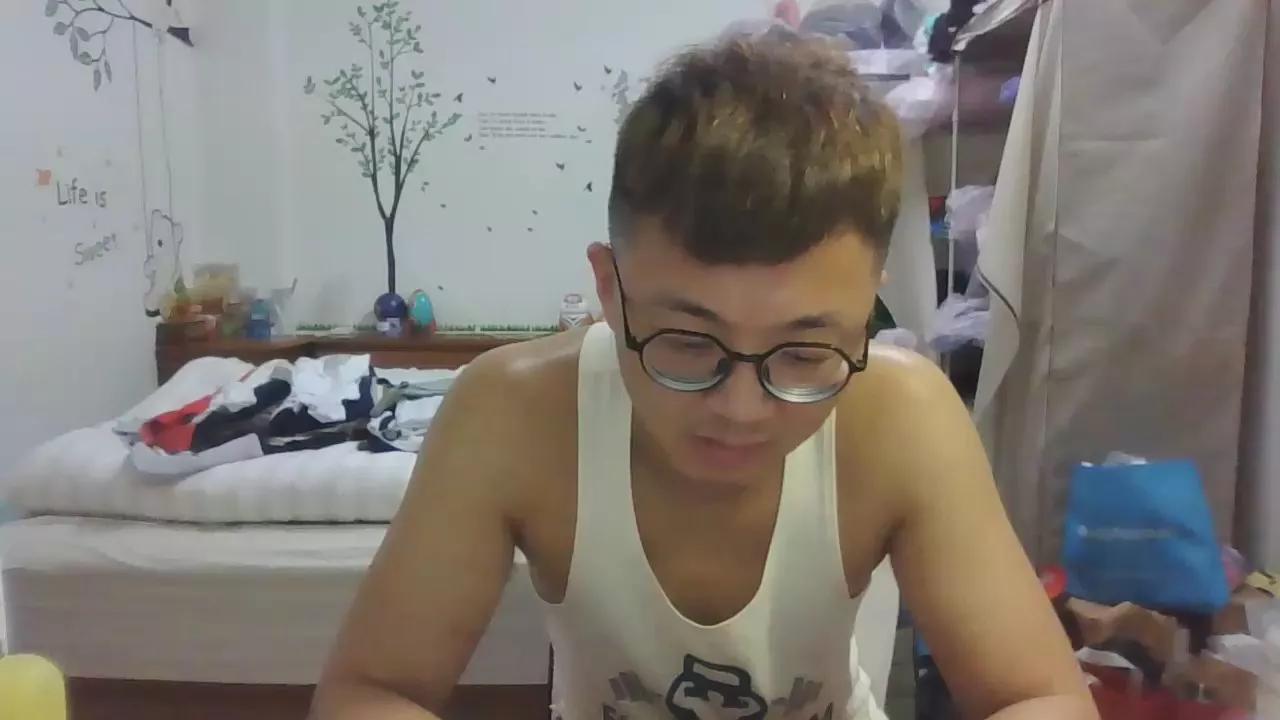 w2xist5 on Cam4 