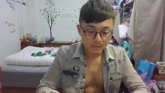 w2xist5 on Cam4 