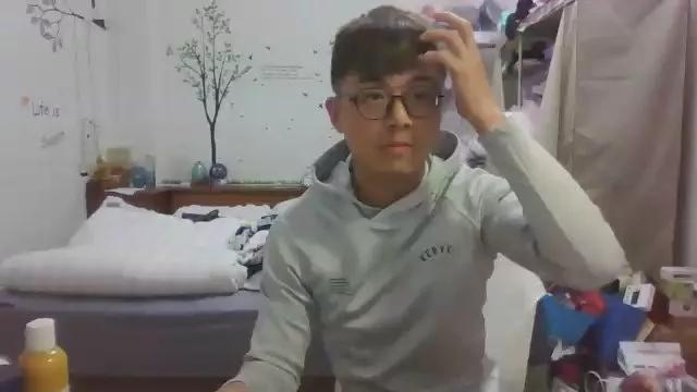 w2xist5 on Cam4 
