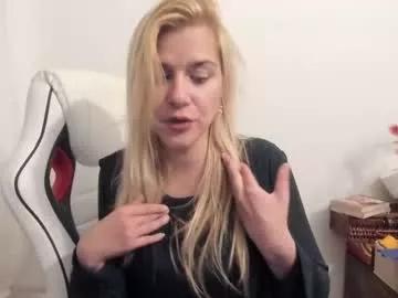 artsyandcraftsy_ on Chaturbate 