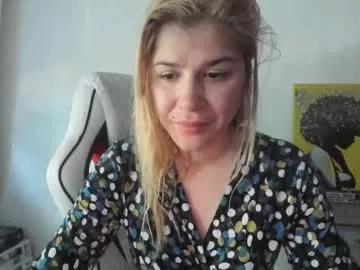 artsyandcraftsy_ on Chaturbate 