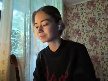 Freechat dinorahmroczkowski on Chaturbate