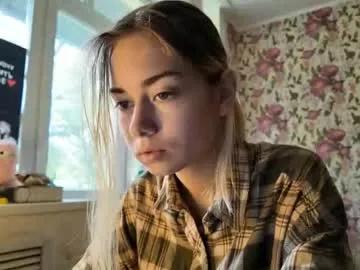 Freechat dinorahmroczkowski on Chaturbate