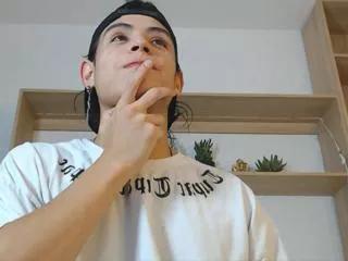 charlie_tomsom on Flirt4Free 