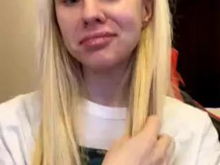 mila_henz on Flirt4Free 