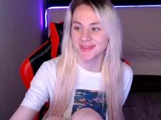 mila_henz on Flirt4Free 