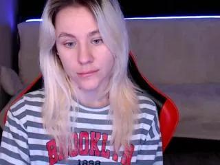 mila_henz on Flirt4Free 