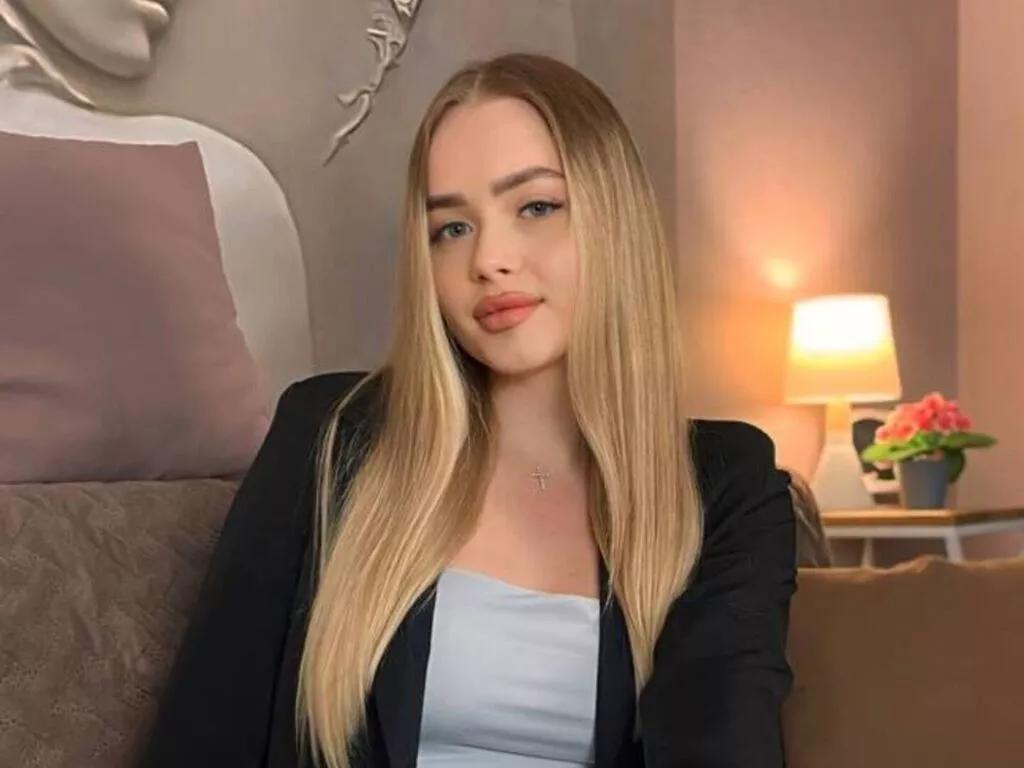 Offline AvroraGoldie on LiveJasmin