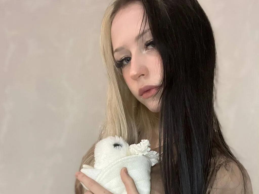 Offline JessiaZahri on LiveJasmin