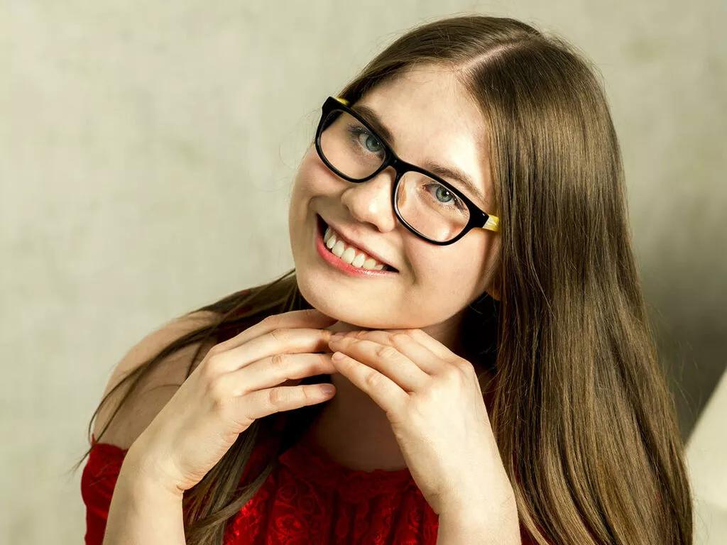 Offline LettyThomson on LiveJasmin