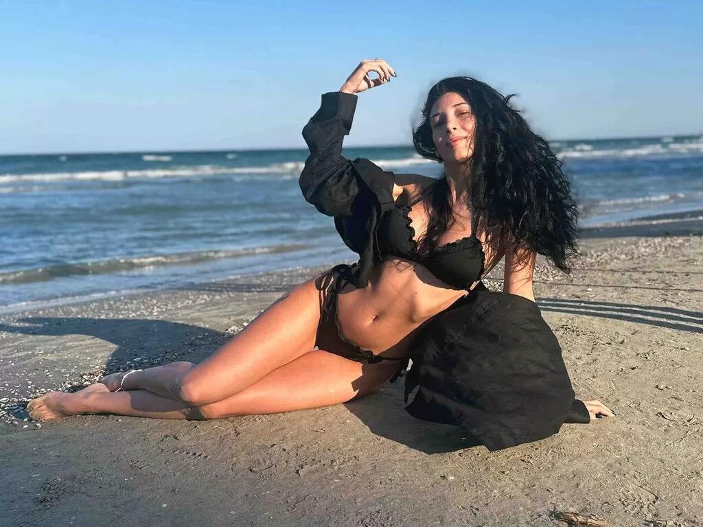 MiaLunnah on LiveJasmin 
