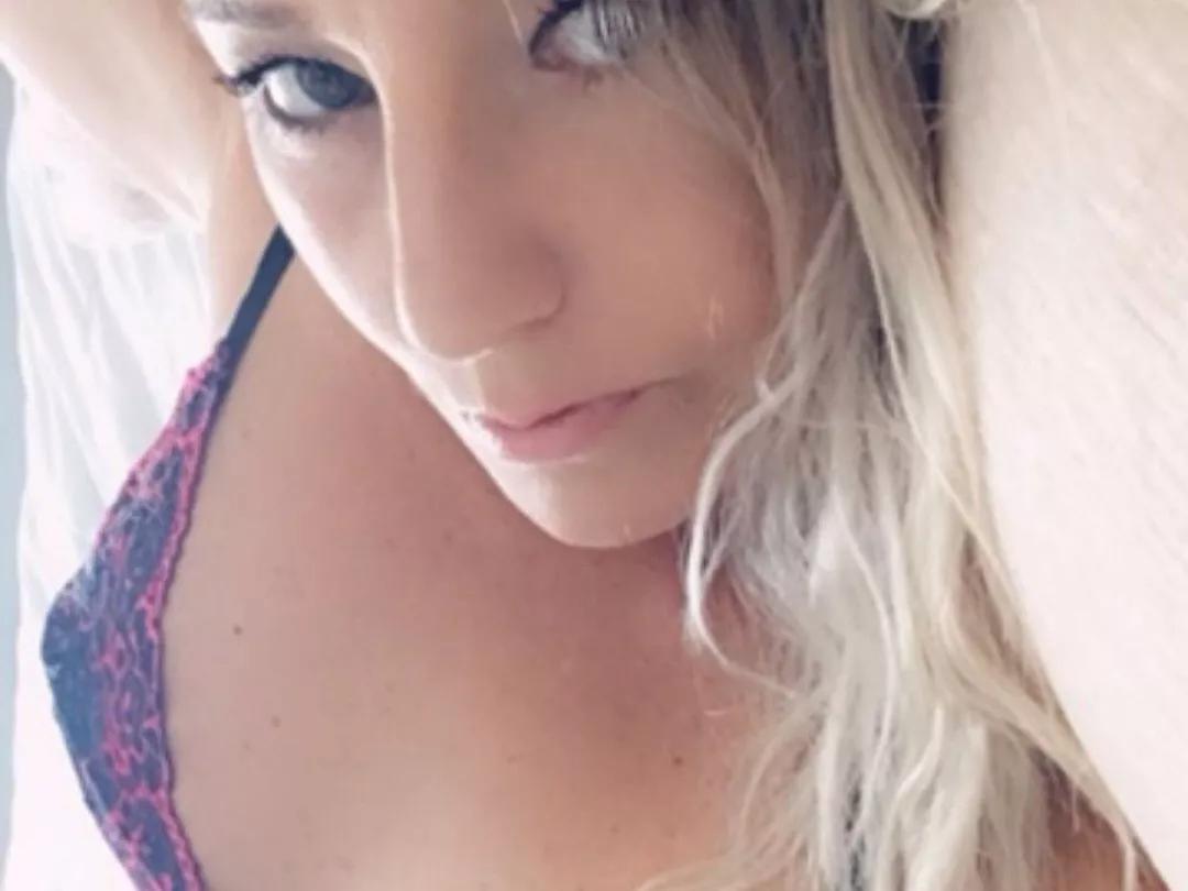 JuicyAss on Streamate 