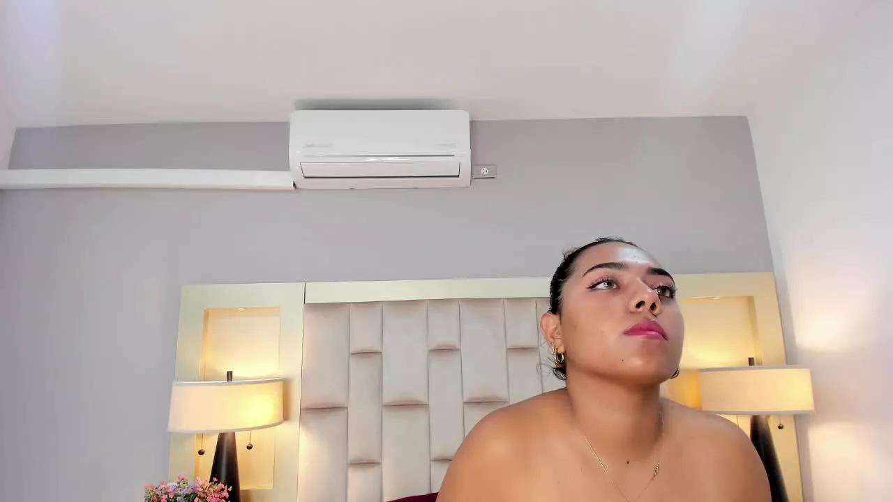 ArianaBlis on Streamray 