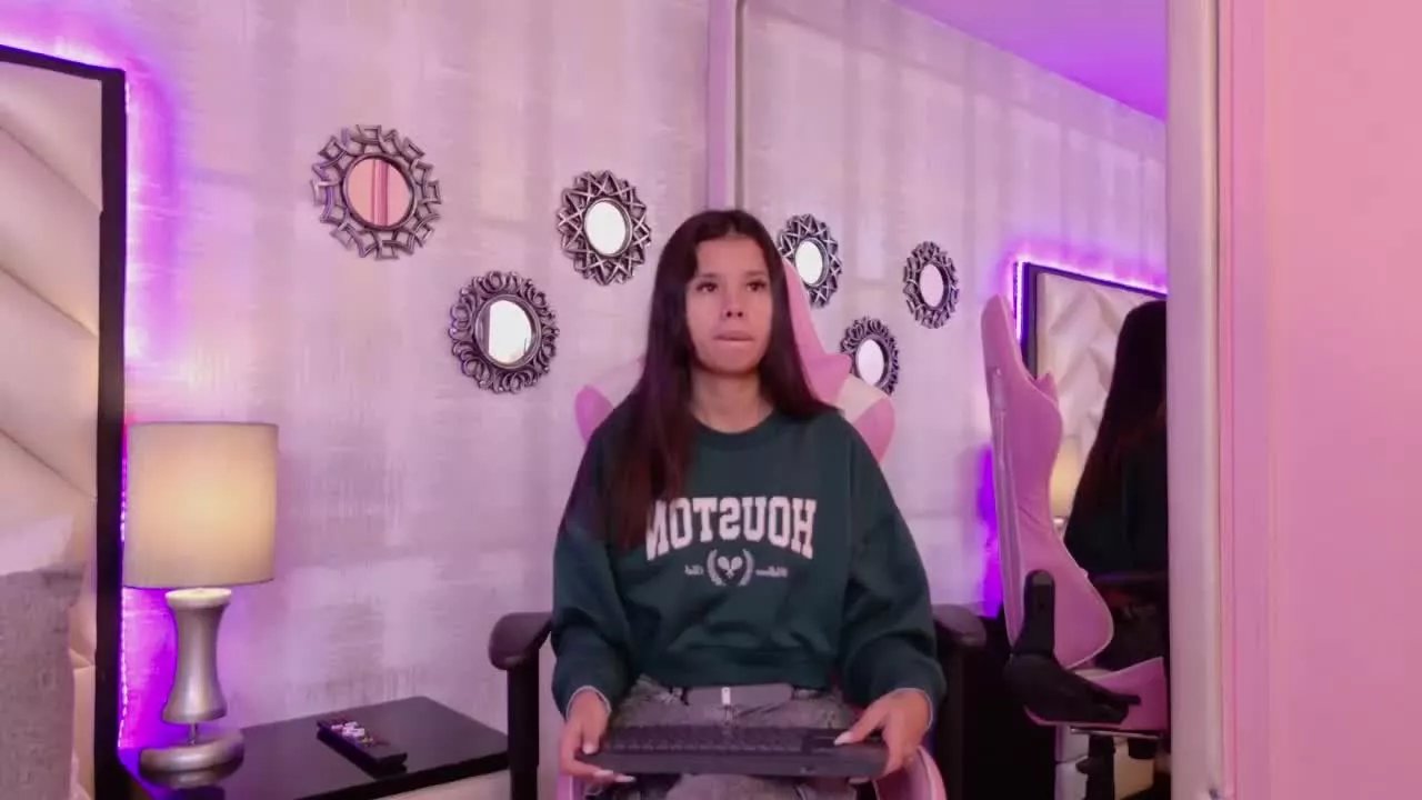 ArianaCollihs on Streamray 