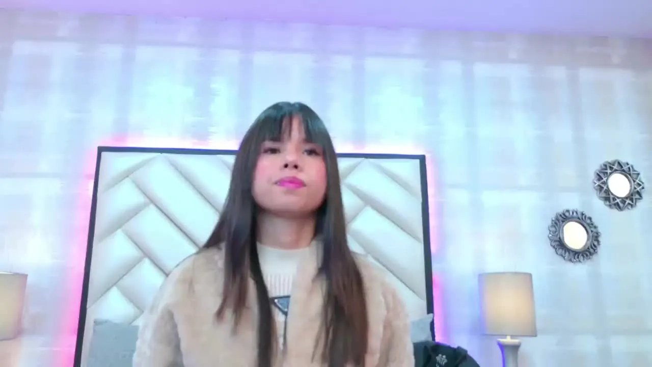 ArianaCollihs on Streamray 