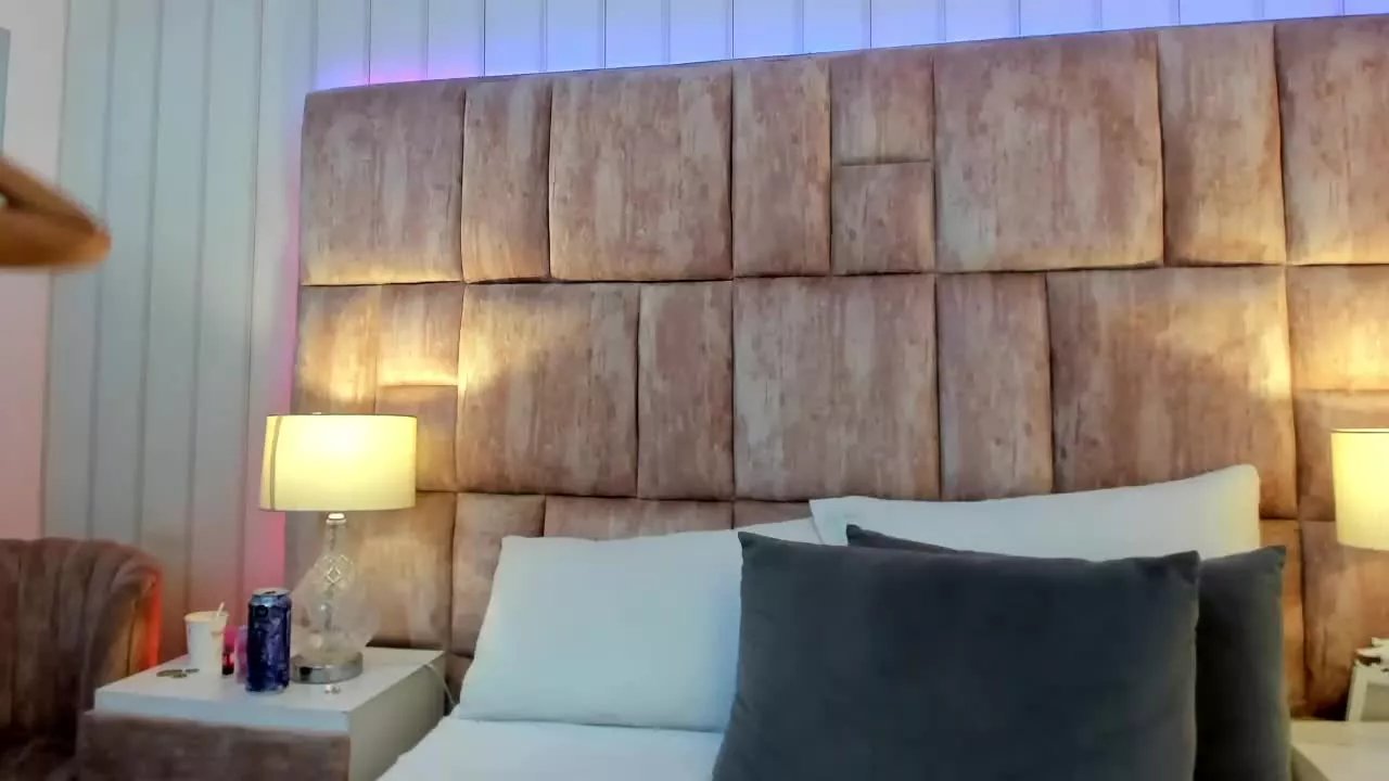 ArianaCollihs on Streamray 