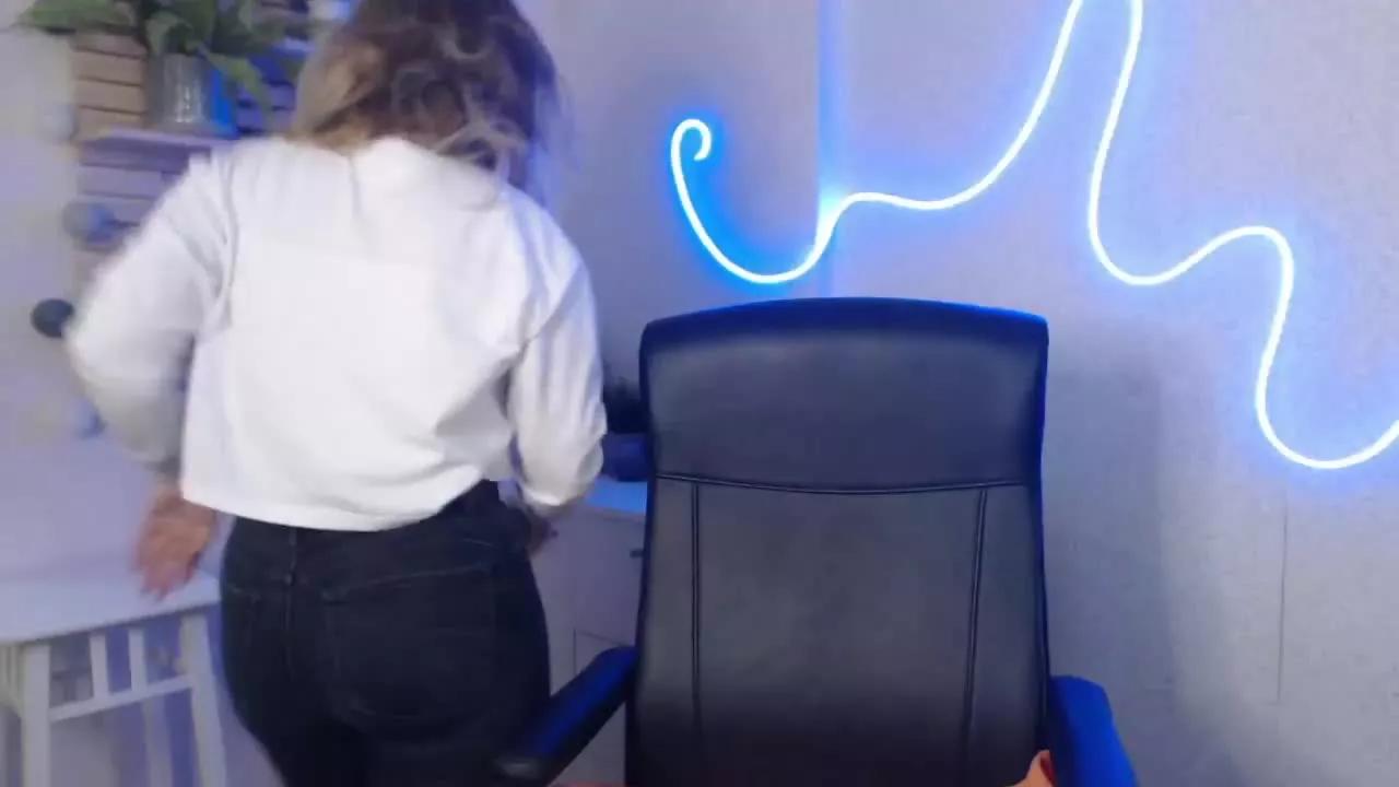 bambiHOLLY on Streamray 